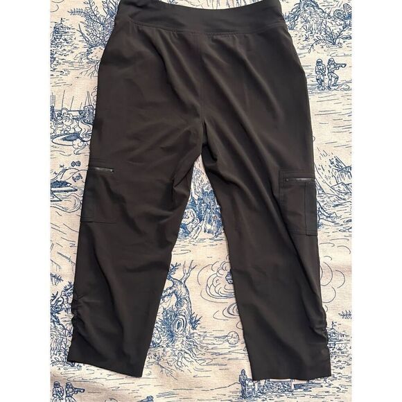 Great Condition Chicos ZENERGY Cargo Crop Pants Black Pull On Pants Comfy Lounge - Picture 7 of 8